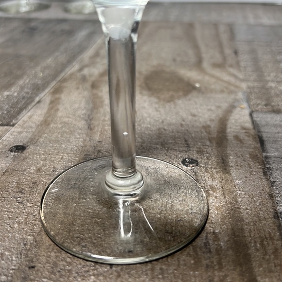 Round Clear Wine Glasses Stemware Set of Four - Picture 4 of 5